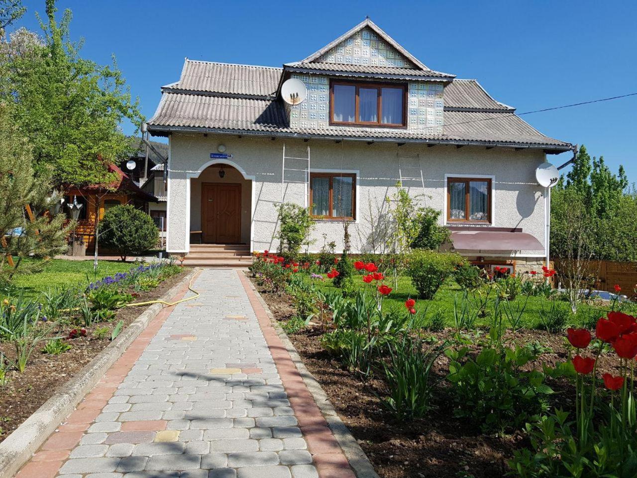 Guest House Viktoria Yaremche Dış mekan fotoğraf